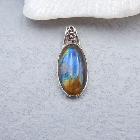 Natural Labradorite Gemstone Pendant with 925 Silver Accessory 34x14x6mm, 4.8g