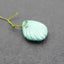 Perle pendentif en pierre gemme turquoise sculptée, 28x21x7mm, 4.86g