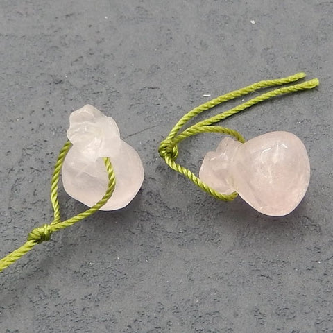 Paire de boucles d'oreilles en quartz rose sculpté, 13 x 10 mm, 3,2 g