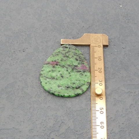 红宝石和 Zoisite 凸圆形 42x35x4mm, 54.3ct