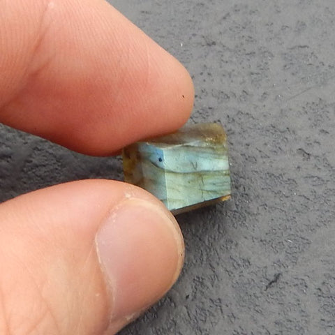 Natural Labradorite Cabochon 15x10x6mm, 2.5g