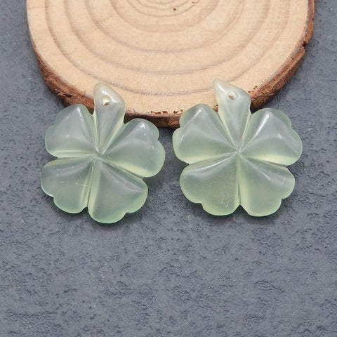 Boucles d'oreilles trèfle à quatre feuilles sculptées à la main 2 pièces en jade néphrite sculpté, 27x24x4mm, 8.5g