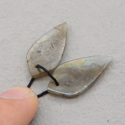 Paire de boucles d'oreilles feuille sculptée en labradorite, 26 x 12 x 4 mm, 3,8 g