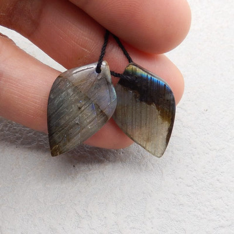 Paire de boucles d'oreilles feuille sculptée en labradorite, 26 x 12 x 4 mm, 3,8 g