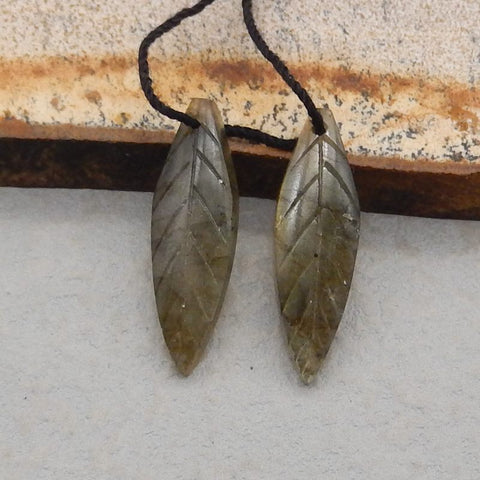 Offre spéciale paire de boucles d'oreilles en feuille sculptée en labradorite, 27x10x4mm, 2.6g