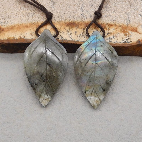 Paire de boucles d'oreilles en feuille sculptée en Labradorite, 29x17x4mm, 6.1g