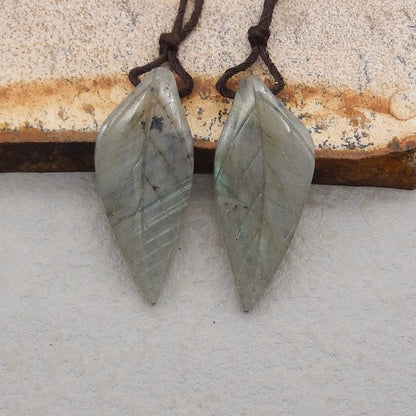 Offre spéciale paire de boucles d'oreilles en feuille sculptée en labradorite, 34x13x4mm, 5.9g