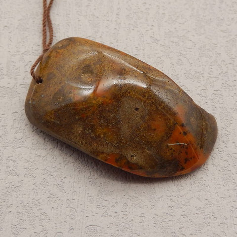 Pendentif unique en agate rouge lézard sculpté à la main, 46 x 24 x 13 mm, 15,3 g