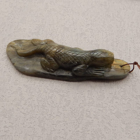 Perle pendentif lézard sculptée en labradorite faite à la main, 80x26x15mm, 32.3g