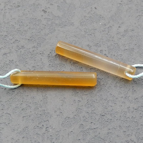 天然红玛瑙宝石耳环一对，29x5mm，2.5g