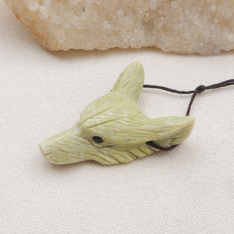 Perle pendentif tête de loup sculptée en serpentine faite à la main, 42x30x14mm, 15.2g