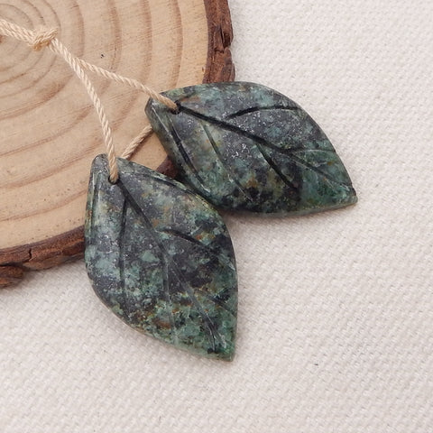 Paire de boucles d'oreilles en pierres précieuses de feuille sculptée en turquoise africaine, 26x13x4mm, 3.6g