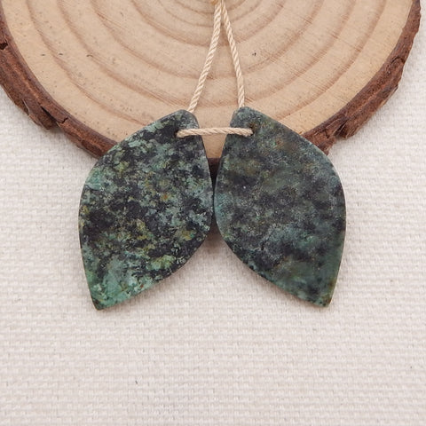 Paire de boucles d'oreilles en pierres précieuses de feuille sculptée en turquoise africaine, 26x13x4mm, 3.6g