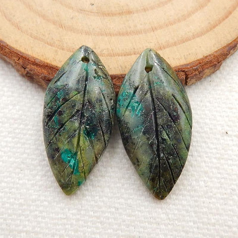 Paire de boucles d'oreilles en pierres précieuses de feuille de chrysocolle sculptée, 26x14x4 mm, 4,8 g