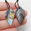 Paire de boucles d'oreilles en feuille sculptée en Labradorite, 29x17x4mm, 6.1g