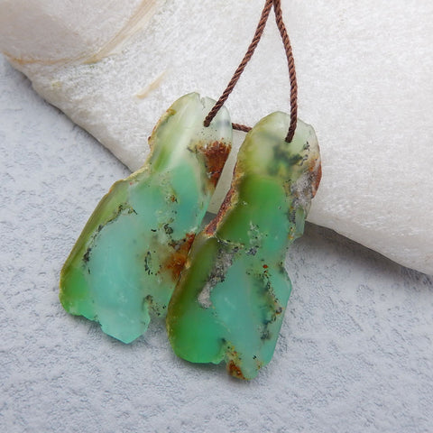 1 paire de boucles d'oreilles rares en chrysoprase de forme libre, 37X16X4mm, 7.6g