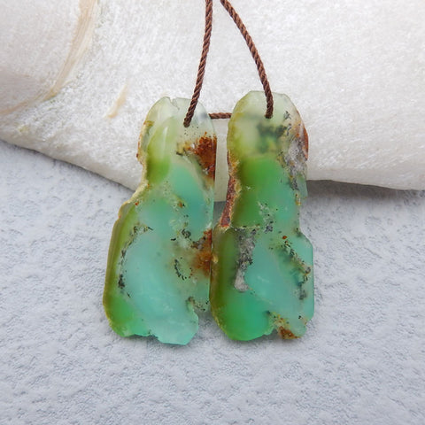 1 paire de boucles d'oreilles rares en chrysoprase de forme libre, 37X16X4mm, 7.6g