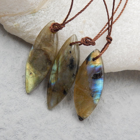 Paire de boucles d'oreilles naturelles en pierres précieuses de labradorite, 25 x 10 x 4 mm, 4,6 g