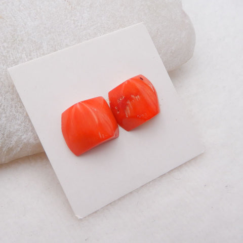 Paire de cabochons de pierres précieuses de corail rouge naturel 14 x 11 x 5 mm, 3,7 g