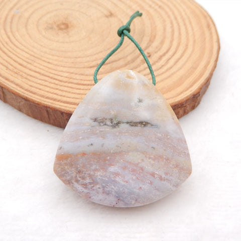 Perle pendentif en forme de triangle de jaspe d'océan sculpté multicolore naturel, 40 x 11 mm, 29,1 g