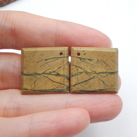 绿色蛋白石泪珠耳环一对，20x20x2mm，5.8g