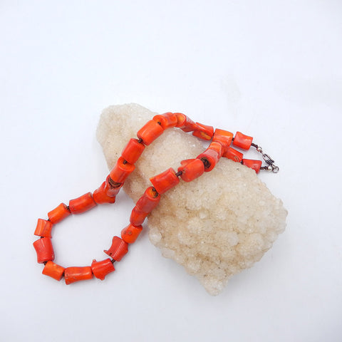 Collier de bijoux en corail Barnboo naturel. Boucle en argent 925