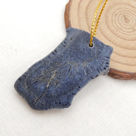 Perle pendentif en pierre précieuse de corail bleu pépite, 44x28x7mm, 10.9g