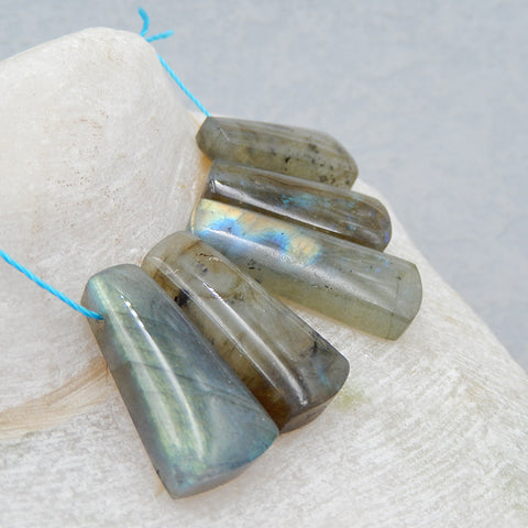 5 boucles d'oreilles percées en labradorite naturelle 22 x 10 x 5 mm, 27 x 10 x 6 mm, 12,81 g.