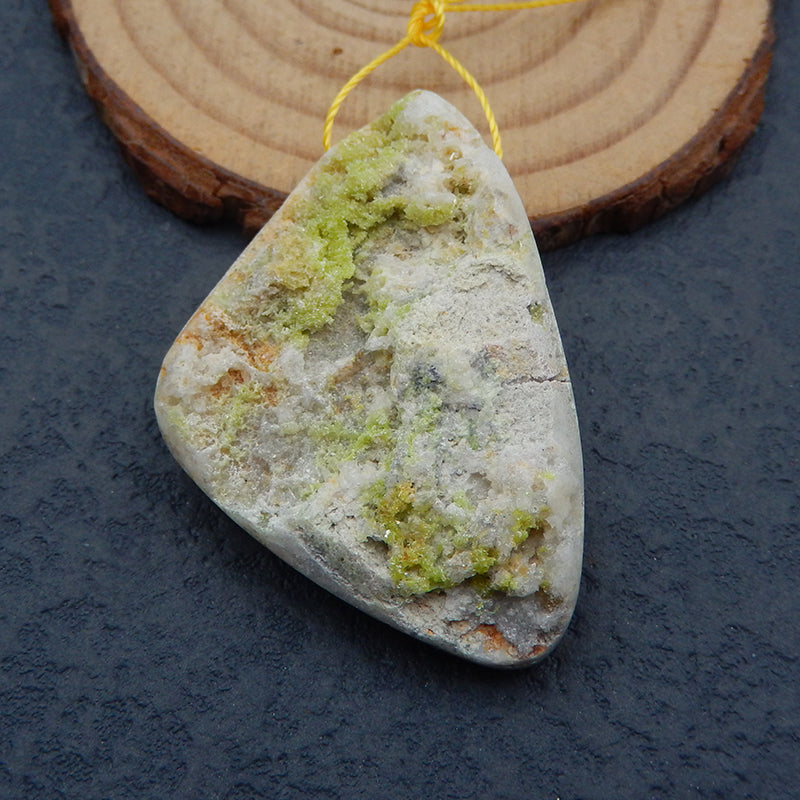 Perle de pendentif de forage de matière première minérale naturelle, 43x29x10mm, 15.7g