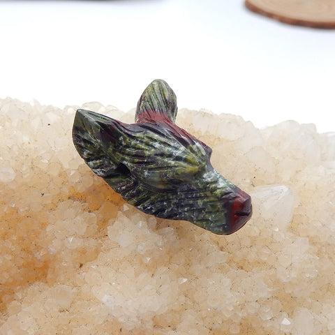 Dragons Blood Jasper 手工雕刻狼头吊坠，25x16x10mm，5.5g