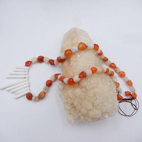 Perles d'agate orange rondes et collier de pierres précieuses pendentif Howlite, collier de bijoux, collier réglable