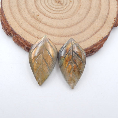 Paire de boucles d'oreilles feuille sculptée en labradorite, 24 x 13 x 4 mm, 3,8 g