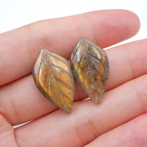 Paire de boucles d'oreilles feuille sculptée en labradorite, 24 x 13 x 4 mm, 3,8 g