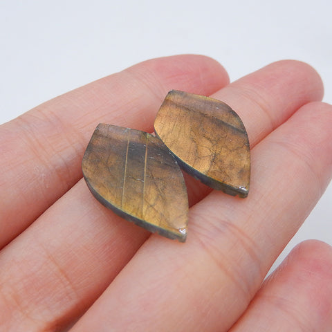 Paire de boucles d'oreilles feuille sculptée en labradorite, 24 x 13 x 4 mm, 3,8 g