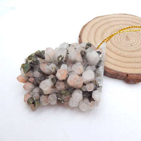 Quartz blanc Drusy avec perle pendentif en pyrite, 55 x 38 x 14 mm, 37 g