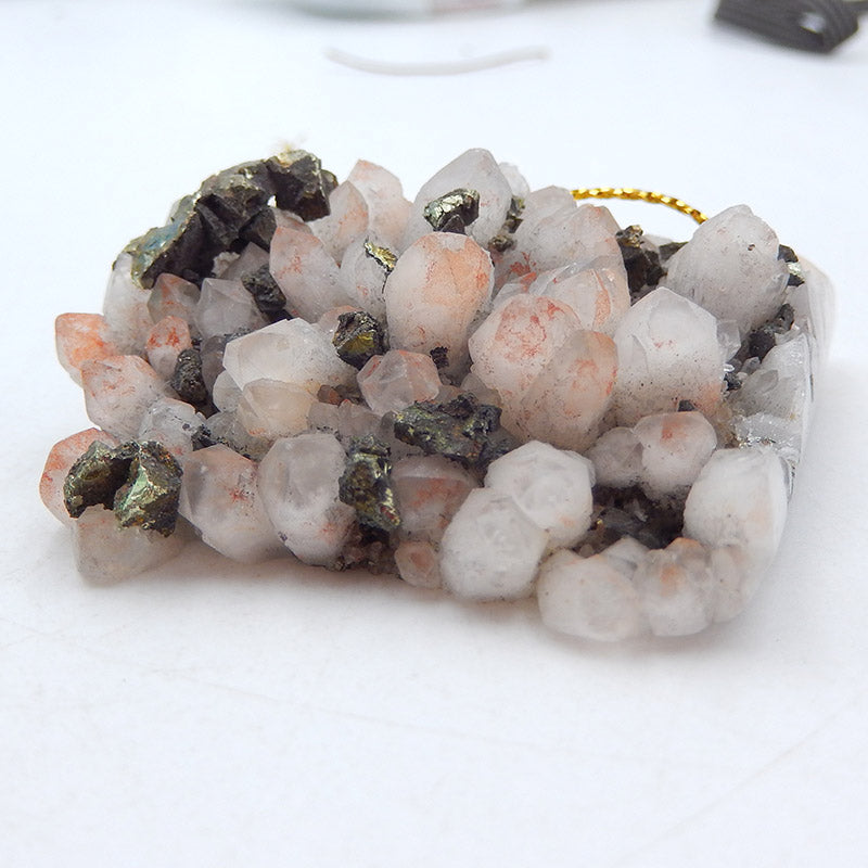 Quartz blanc Drusy avec perle pendentif en pyrite, 55 x 38 x 14 mm, 37 g