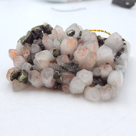 Quartz blanc Drusy avec perle pendentif en pyrite, 55 x 38 x 14 mm, 37 g