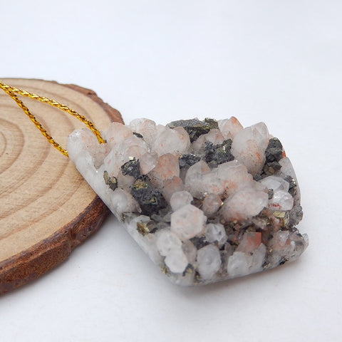 Quartz blanc Drusy avec perle pendentif en pyrite, 45x38x13 mm, 24,9 g