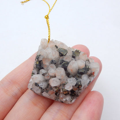 Quartz blanc Drusy avec perle pendentif en pyrite, 45x38x13 mm, 24,9 g