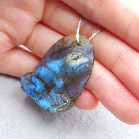 Pendentif grenouille sculptée en labradorite naturelle, 36 x 27 x 9 mm, 13,6 g