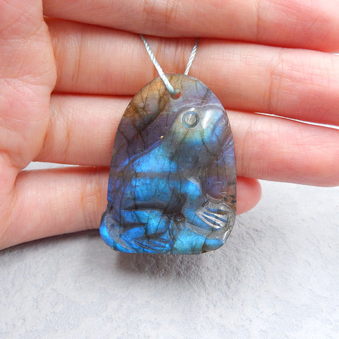 Pendentif grenouille sculptée en labradorite naturelle, 36 x 27 x 9 mm, 13,6 g