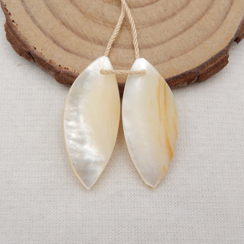 Natural Shell Carved leaf Earring Beads 29x12x3mm, 3.7g