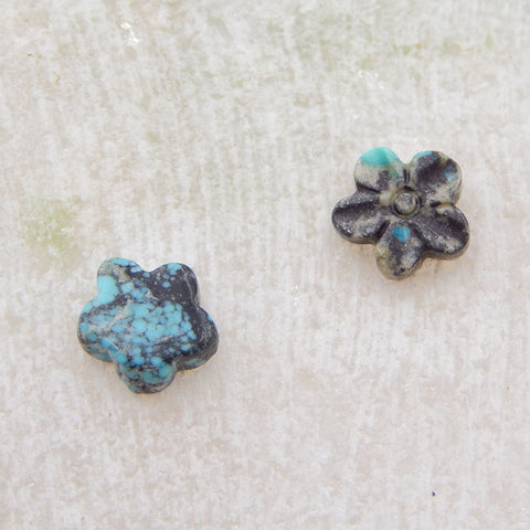 Paire de cabochons en pierres précieuses turquoise sculptées 7 x 3 mm, 0,4 g