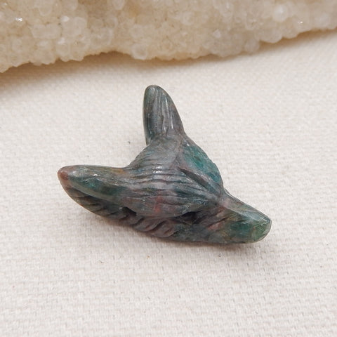 Pierre pendentif tête de loup sculptée à la main en apatite bleue, 28x23x10mm, 6.7g