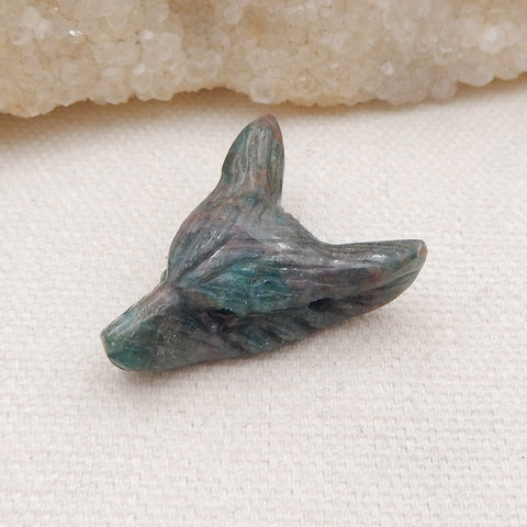 Pierre pendentif tête de loup sculptée à la main en apatite bleue, 28x23x10mm, 6.7g