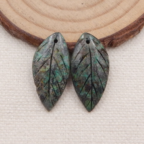 Paire de boucles d'oreilles en pierres précieuses de feuille sculptée en turquoise africaine, 26x13x4mm, 3.6g